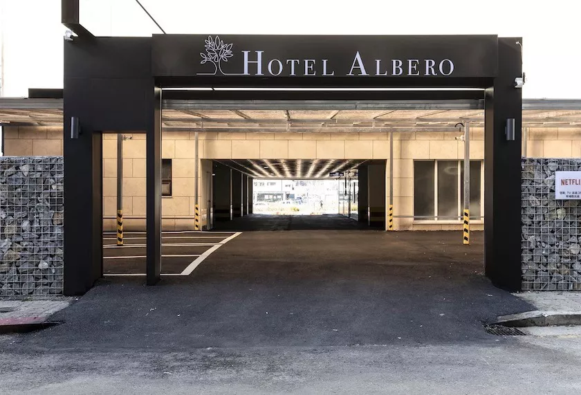 Hotel Albero Entrance View