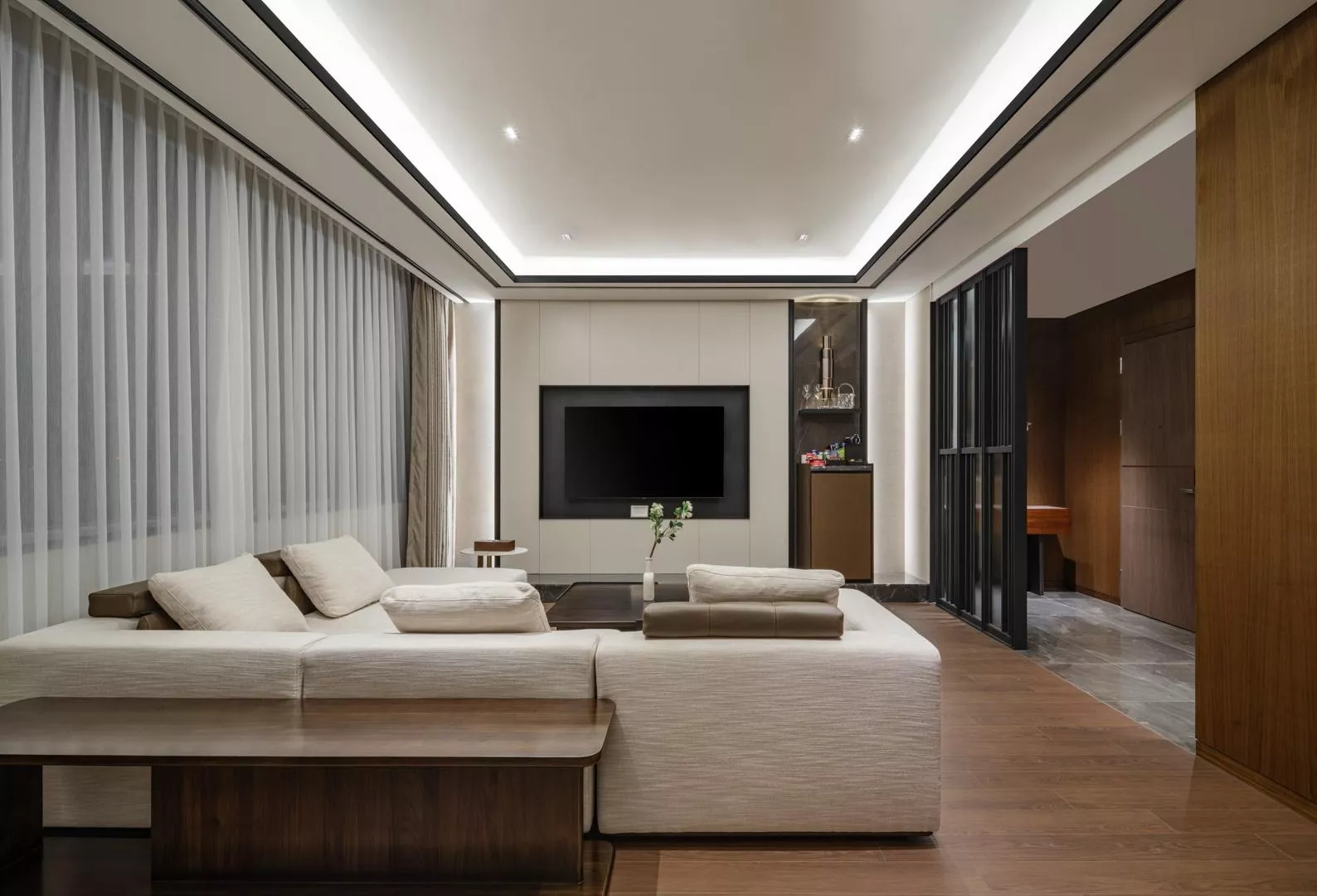 Enford Suite-4