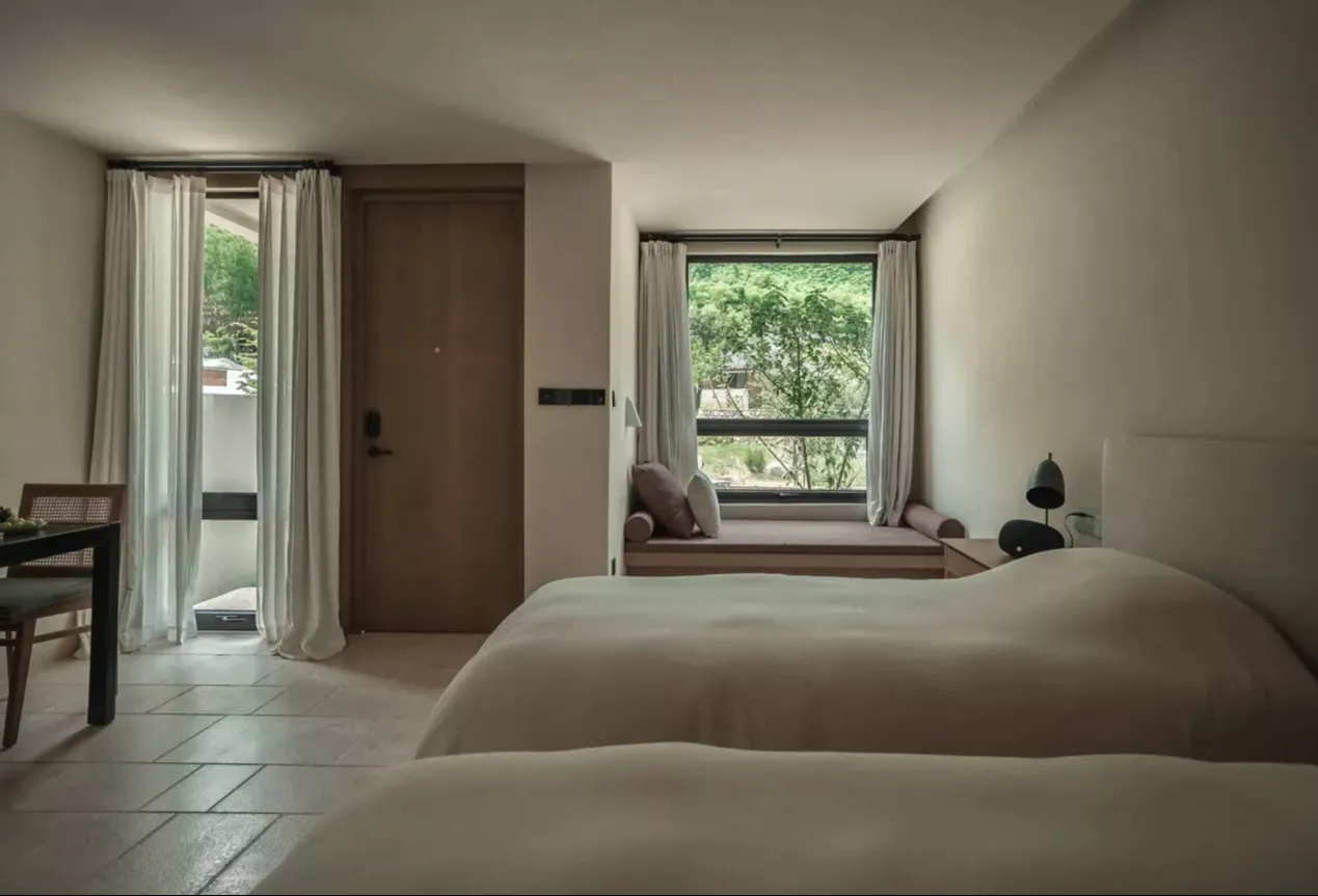 Room-B