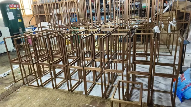 1790518744648338.webp Bronze metal hotel furniture frames during production